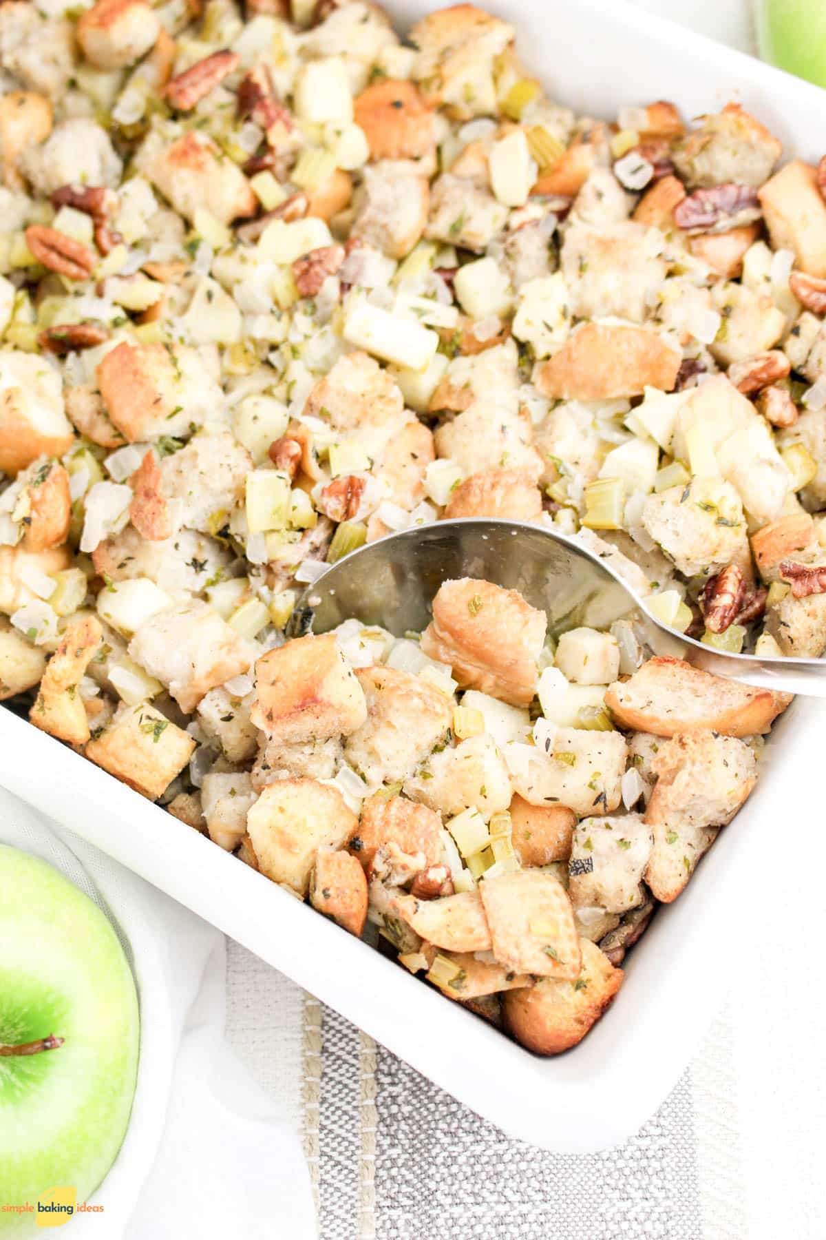Simple Stuffing with Apples for Thanksgiving